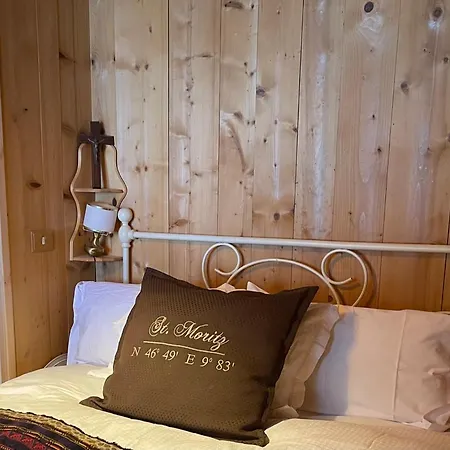 Leonard House In The Wood *