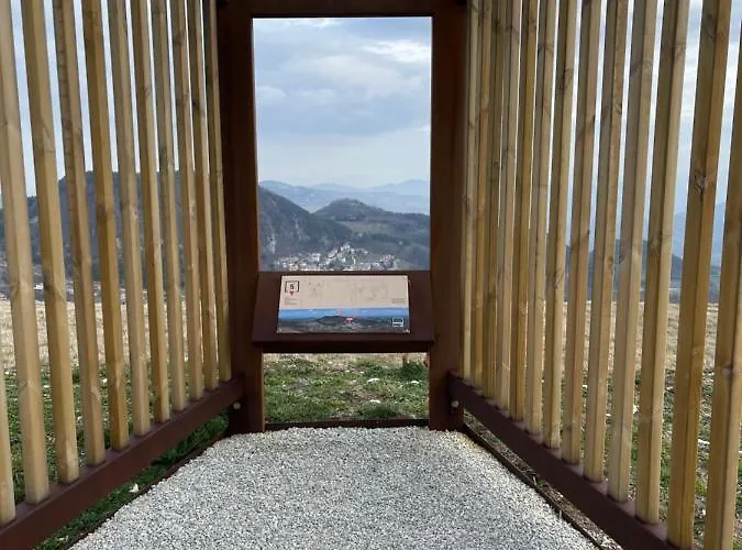 Leonard House In The Wood شاليه بينابيلي