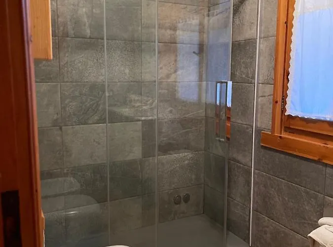 شاليه Leonard House In The Wood