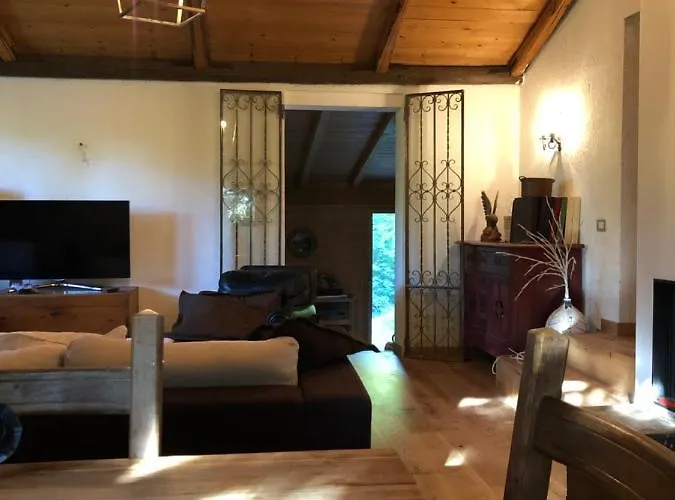 Leonard House In The Wood شاليه بينابيلي